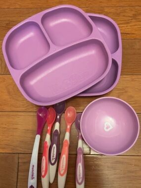 Munchkin Purple Kids Divided Plates, Suction Bowl & 5 Spoon Set